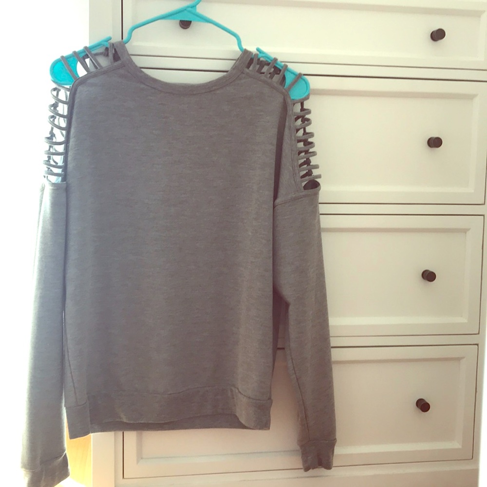 CUTE COLD SHOULDER PULLOVER